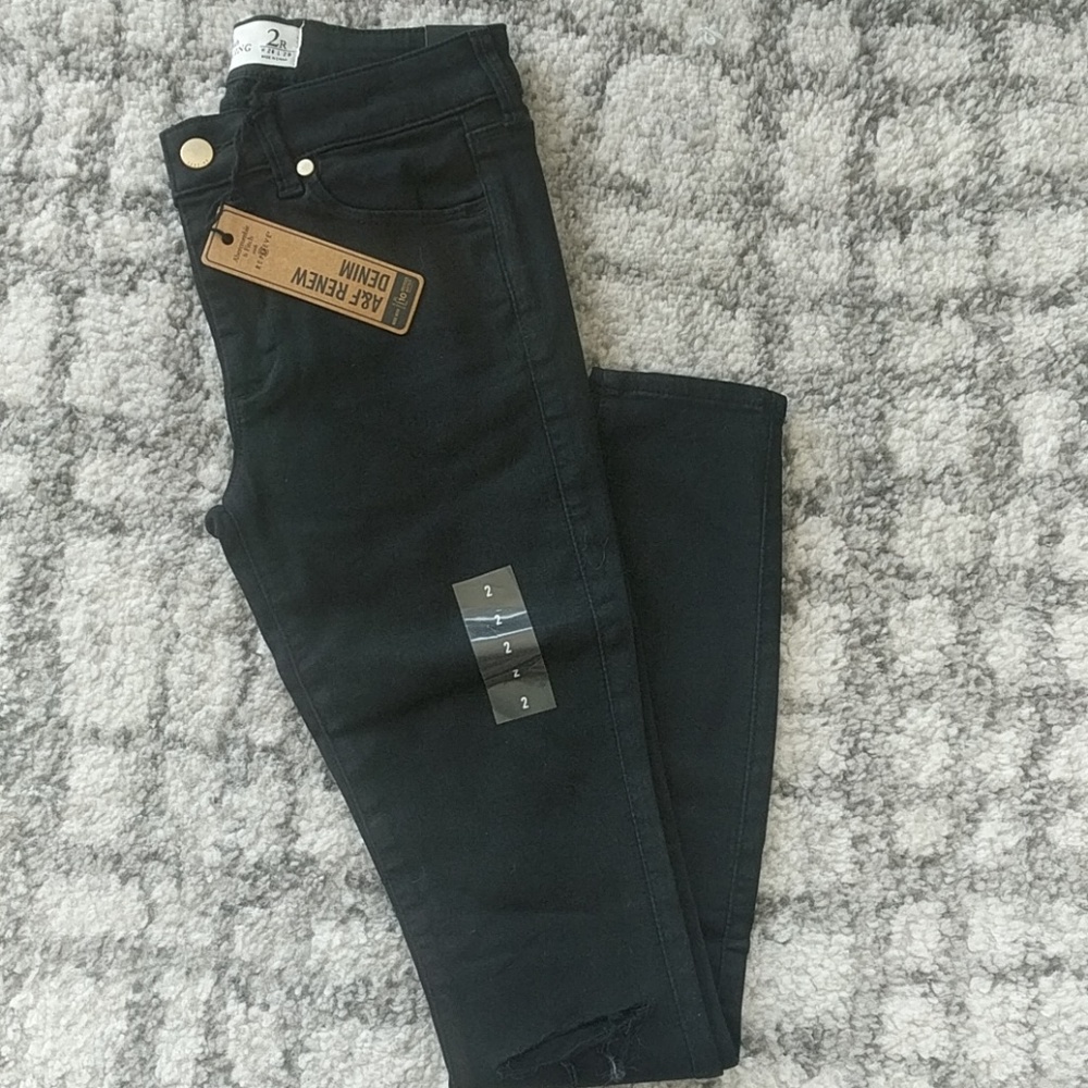 NWT Abercrombie and Fitch distressed black jeans